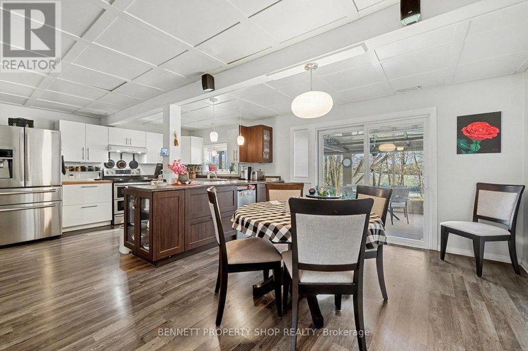 29142676/6070-fourth-line-road/rideau-twp-w-of-hwy-16-north-of-reg-rd-6/ottawa/ontario/K0A2T0_9