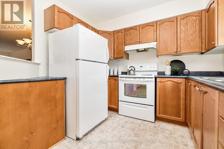 28740335/389-wiffen-private/westcliffe-estates/ottawa/ontario/K2H1G4_9