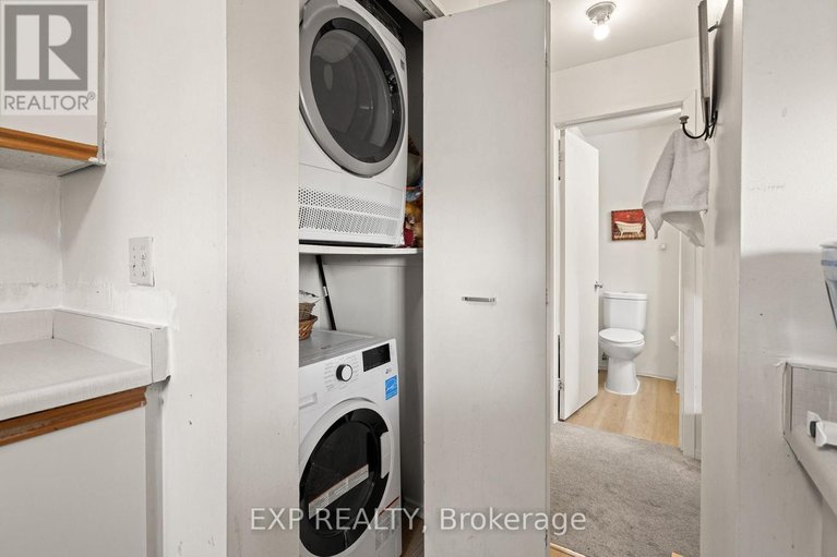 29252198/209-214-viewmount-drive/borden-farmstewart-farmcarleton-heightsparkwood-hills/ottawa/ontario/K2E7X3_6