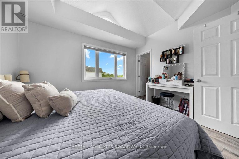 28353467/i-241-crestway-crescent-drive/barrhaven-east/ottawa/ontario/K2G0A9_16