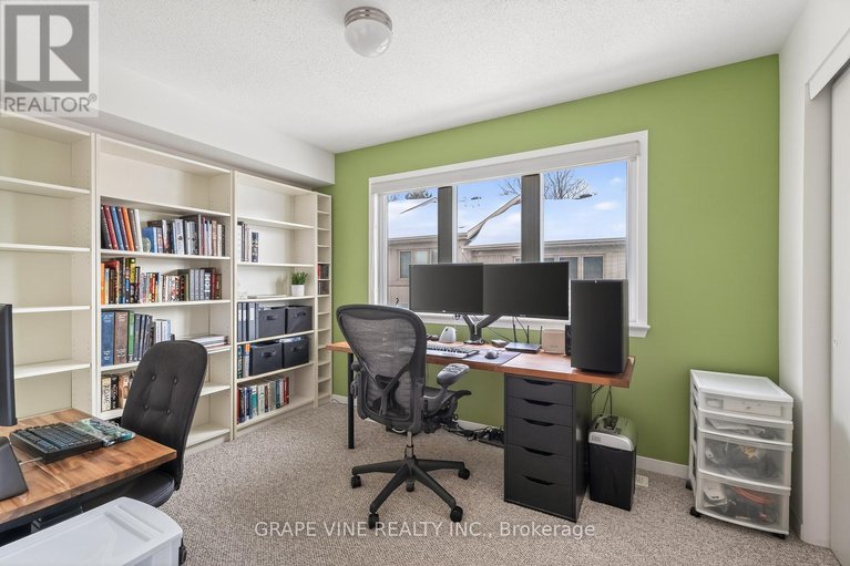 29428184/4-795-montreal-road/cfb-rockcliffe-and-area/ottawa/ontario/K1K0S9_25