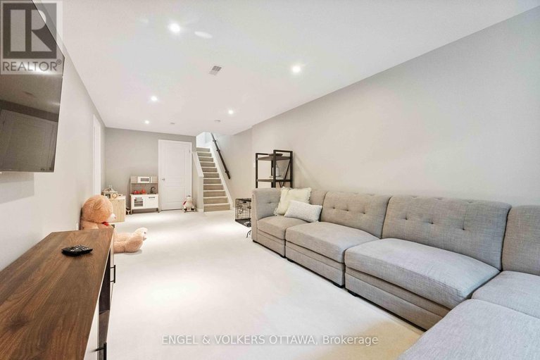 28594229/741-morningstar-way/mer-bleuebradley-estatesanderson-park/ottawa/ontario/K1W0G6_35