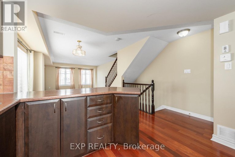 29282224/b-734-chapman-mills-drive/strandherd/ottawa/ontario/K2J3V2_17