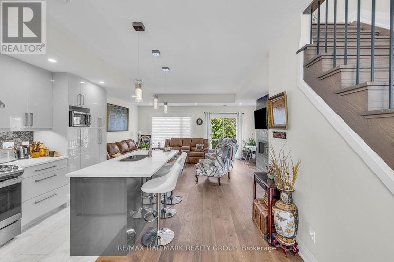 28617521/165-longpre-street/vanier/ottawa/ontario/K1L7J5_5