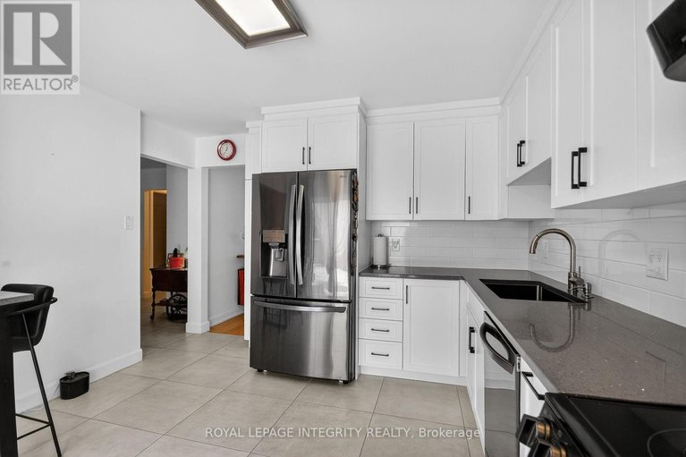 29484455/2092-legrand-crescent/queenswood-heights-south/ottawa/ontario/K1E3T6_13