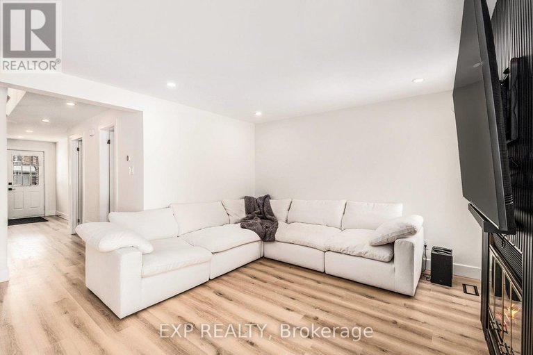 28379301/16-weybridge-drive/cedargrovefraserdale/ottawa/ontario/K2J2X2_17