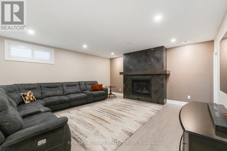 28530471/614-gendarme-circle/mer-bleuebradley-estatesanderson-park/ottawa/ontario/K1W0R1_22