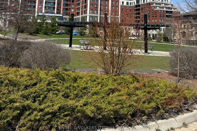 29654518/401-399-bayrose-drive-w/strandherd/ottawa/ontario/K2J5W3_2