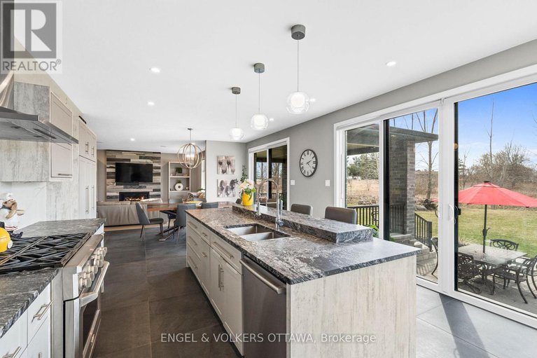 28249297/532-leimerk-court/manotick-village-manotick-estates/ottawa/ontario/K4M0E3_15