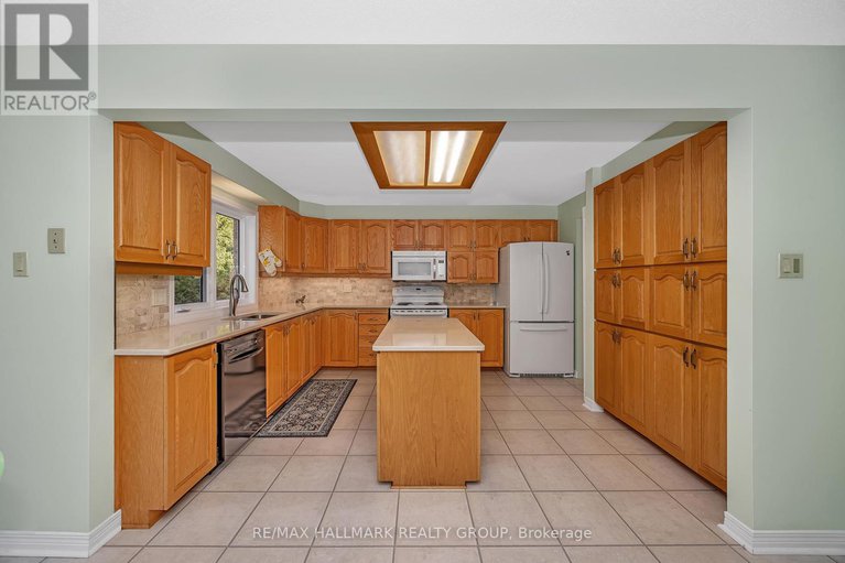 28845636/1725-autumn-ridge-drive/chapel-hill/ottawa/ontario/K1C6Z1_15