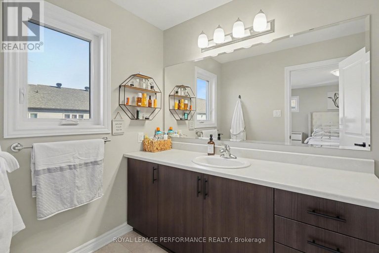 29652354/703-decoeur-drive/avalon-west/ottawa/ontario/K4A1H2_23