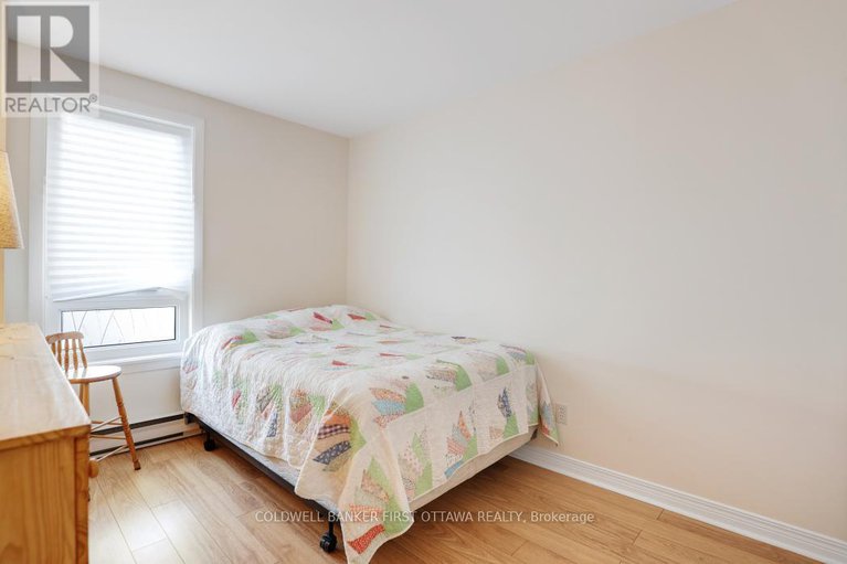 28915900/303-939-north-river-road/overbrook/ottawa/ontario/K1K3V2_24