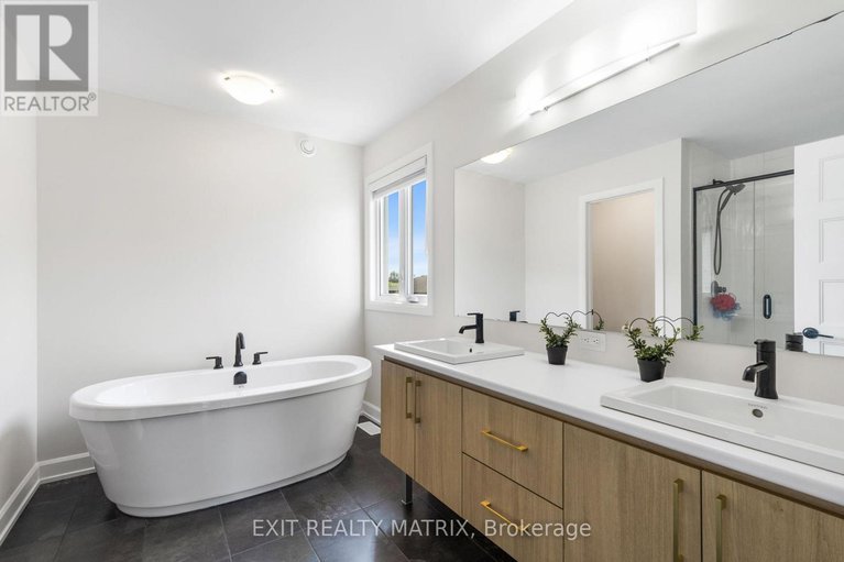 28493432/461-aurora-street/russell-twp/russell/ontario/K4R0L3_21