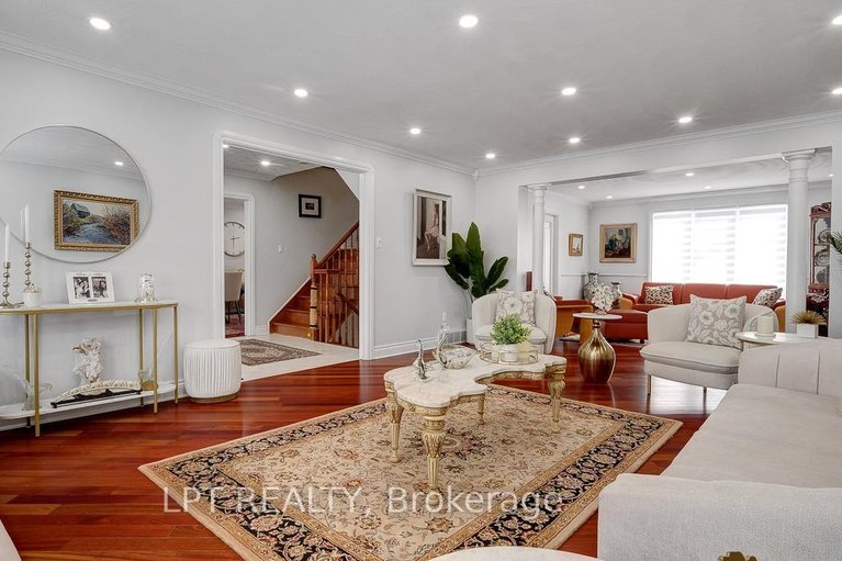 29603325/624-pleasant-park-road/playfair-park/ottawa/ontario/K1H5N5_10