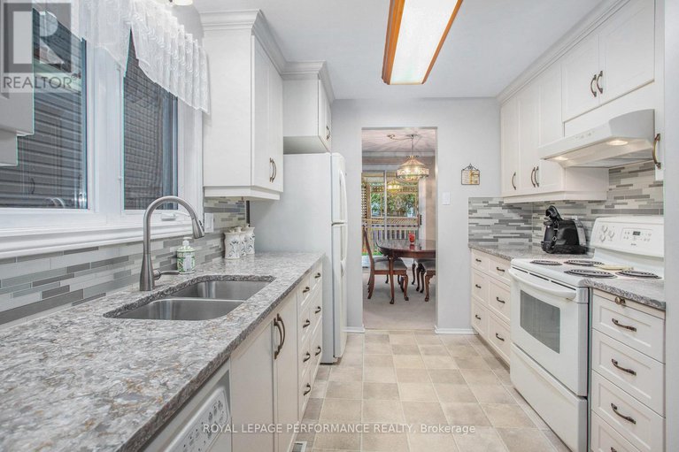 29023034/6097-forestglen-crescent/chapel-hill/ottawa/ontario/K1C5N9_13