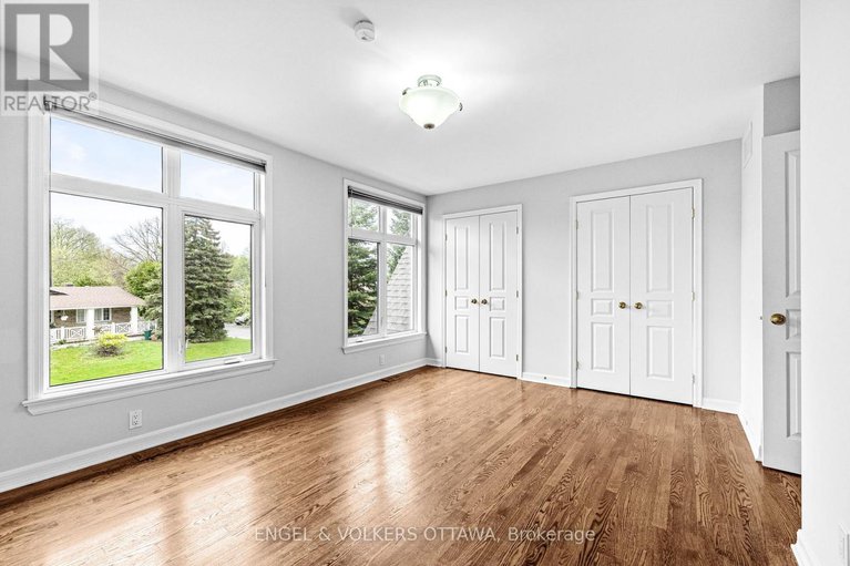 28329498/2368-virginia-drive/urbandale-acres/ottawa/ontario/K1H6S2_28