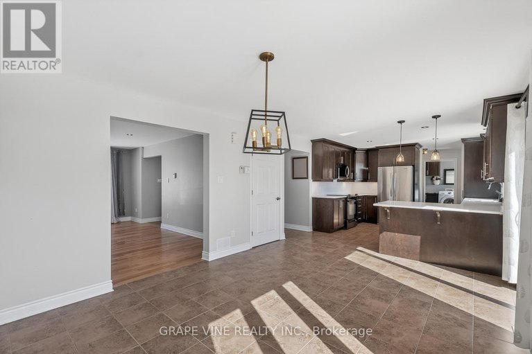 29427195/84-settlement-lane/village-of-russell/russell/ontario/K4R0A4_12