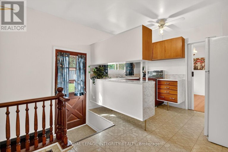 29006846/2106-dunelm-street/elmvale-acresurbandale/ottawa/ontario/K1G2S3_15