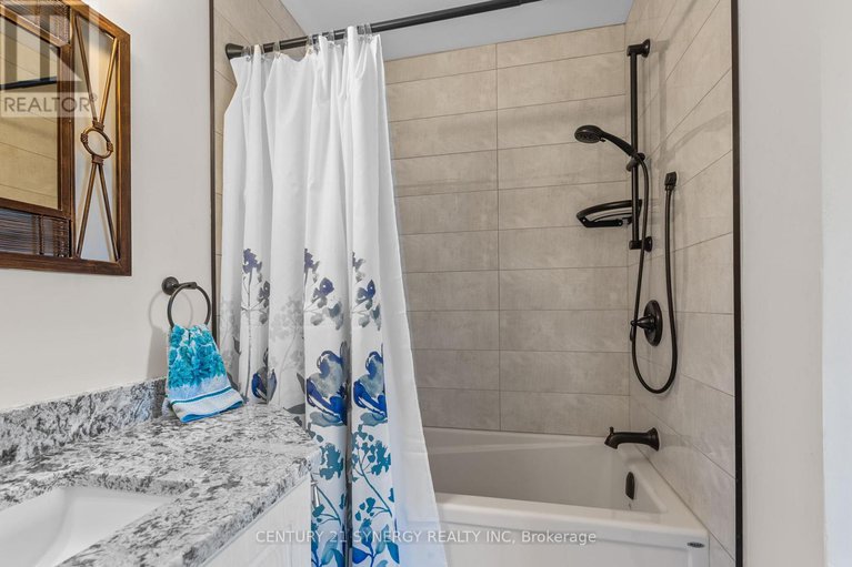 28556678/1525-senateurs-way/fallingbrookpineridge/ottawa/ontario/K4A4A3_31