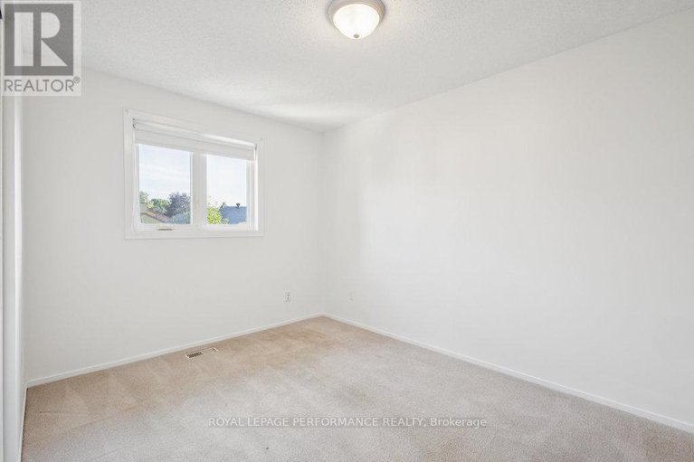 29029572/8-gillespie-crescent/hunt-club-woods/ottawa/ontario/K1V9X8_27