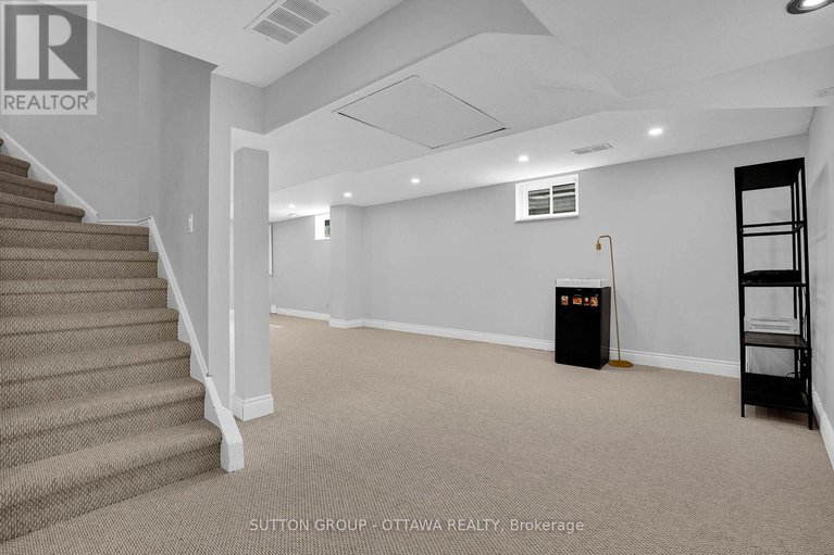 28535998/13-weatherwood-crescent/pineglencountry-place/ottawa/ontario/K2E7C5_39