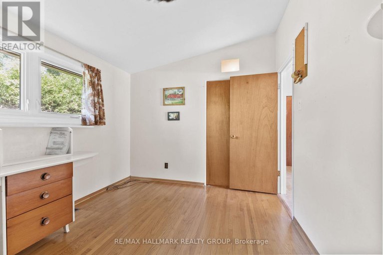 28611186/2234-bingham-street/elmvale-acresurbandale/ottawa/ontario/K1G2V7_29