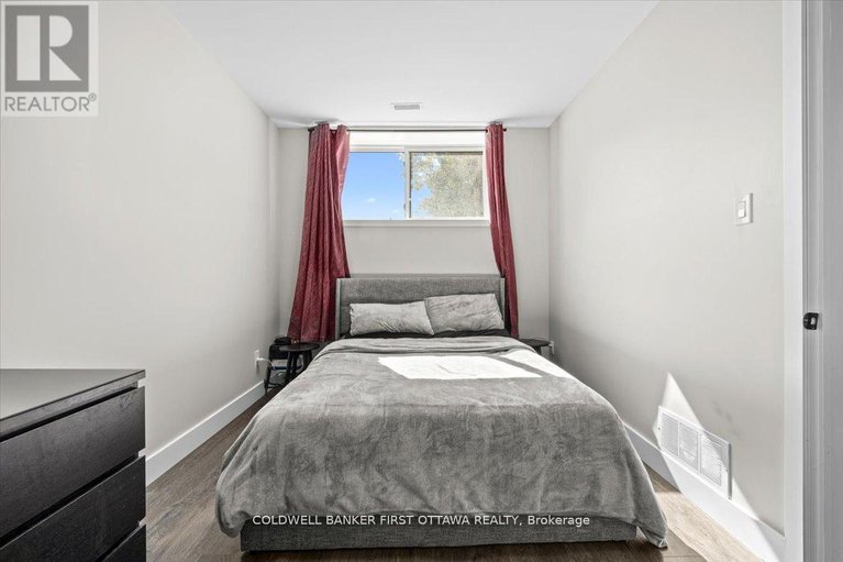 29179950/ab-22-inverkip-avenue/hunt-club-parkgreenboro/ottawa/ontario/K1T4B7_15