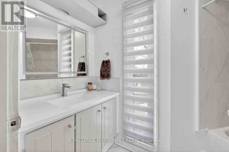 29468633/42-compata-way/blackburn-hamlet-south/ottawa/ontario/K1B4W9_27