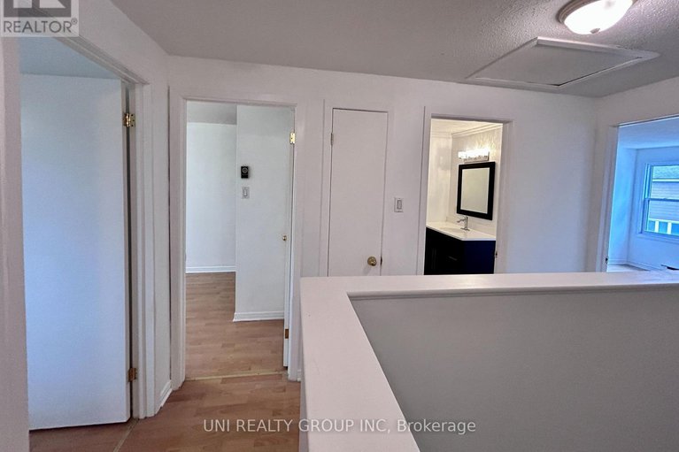 29032886/2064-eric-crescent/pineview/ottawa/ontario/K1B4P4_26