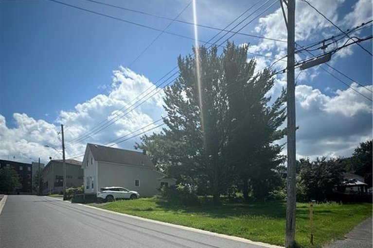 27405143/674-pouliotte-street/town-of-rockland/clarence-rockland/ontario/K4K1E1_2