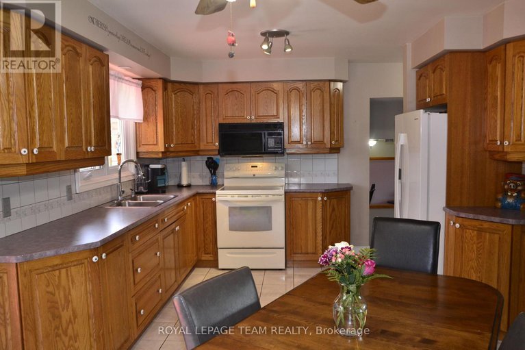 28426387/4951-hwy-31-bank-street-n/south-dundas-williamsburgh-twp/south-dundas/ontario/K0C2H0_11
