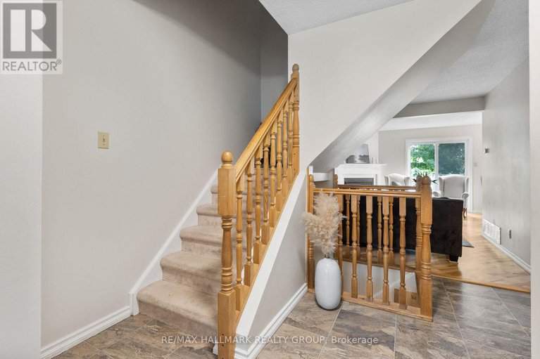 28763964/1598-hoskins-crescent/fallingbrookpineridge/ottawa/ontario/K4A2H8_4