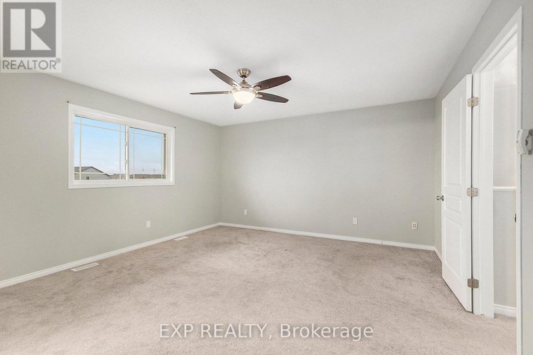 29081107/526-pepperville-crescent/emerald-meadowstrailwest/ottawa/ontario/K2M0E5_11