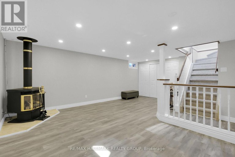 27963207/380-amiens-street/bilberry-creekqueenswood-heights/ottawa/ontario/K1E1P2_25