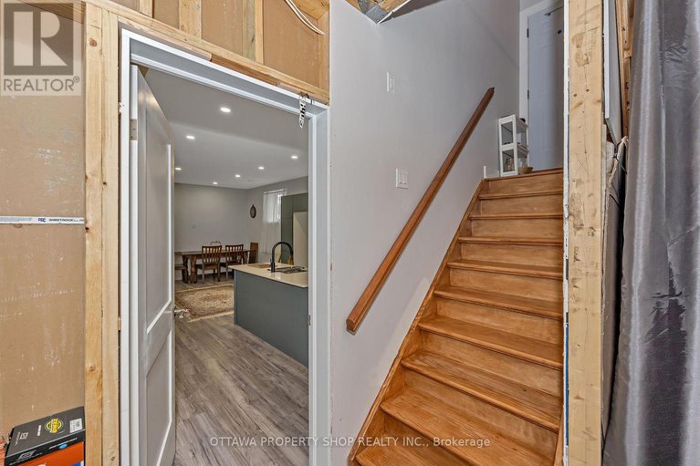 28399504/1355-mory-street/emerald-woodssawmill-creek/ottawa/ontario/K1T1C8_34