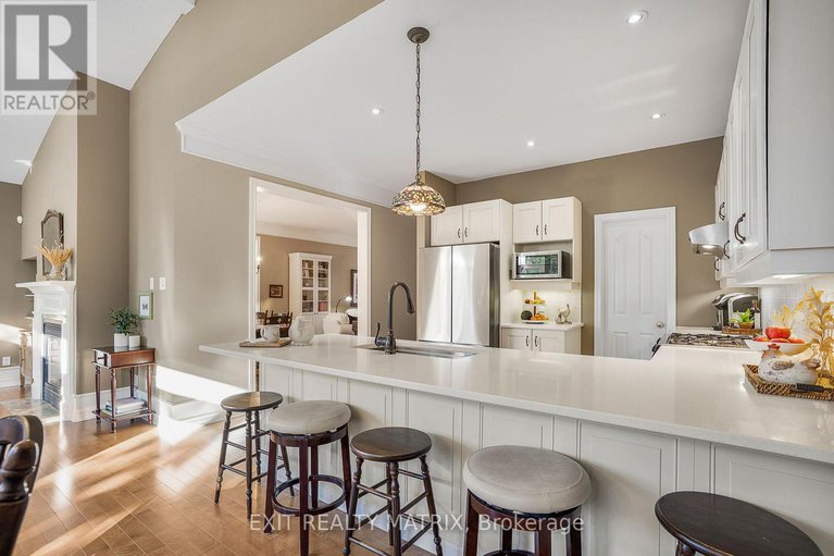 28998759/928-scala-avenue/notting-hillsummerside/ottawa/ontario/K4A5E1_14