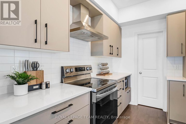 28517171/393-cornice-st-street/mer-bleuebradley-estatesanderson-park/ottawa/ontario/K1W0P6_4