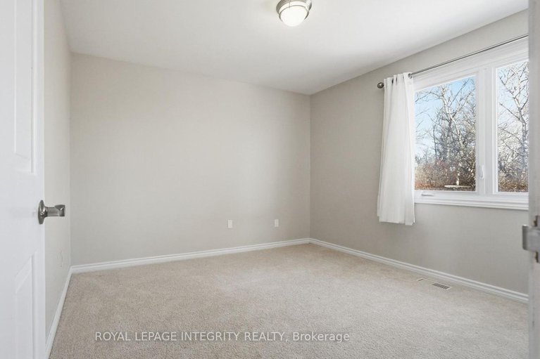 29316968/1055-plante-drive/hunt-clubwestern-community/ottawa/ontario/K1V9E5_24