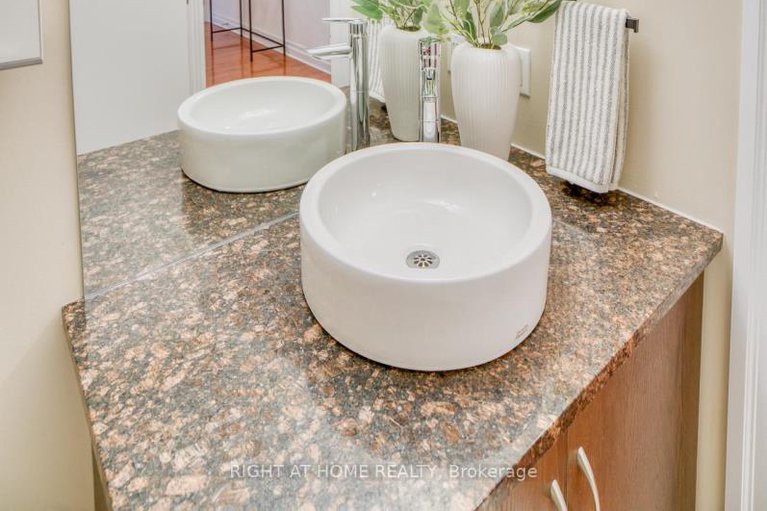 29026648/unit-206-1433-wellington-street-w/ottawa-west/ottawa/ontario/K1Y2X4_15