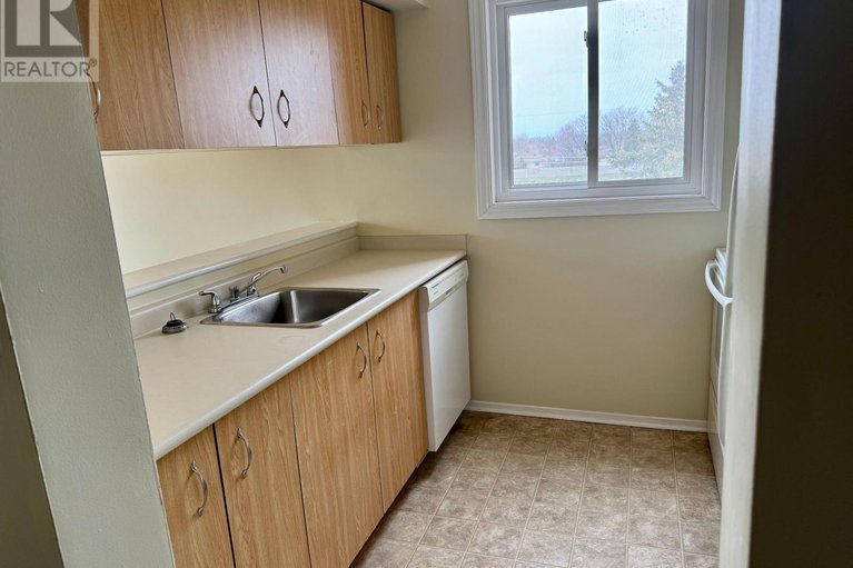 28188580/302-325-centrum-boulevard/bilberry-creekqueenswood-heights/ottawa/ontario/K1E3W8_3