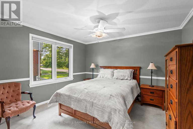 28466131/2024-corry-street/elmvale-acres/ottawa/ontario/K1G2M5_17