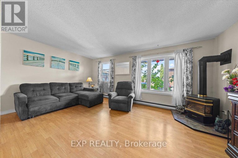 28857986/3166-stockton-drive/blossom-parkkemp-parkfindlay-creek/ottawa/ontario/K1T1S1_9
