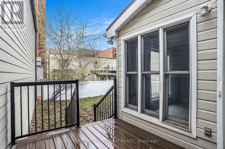 28244895/121-york-street/lower-townbyward-market/ottawa/ontario/K1N5T4_17