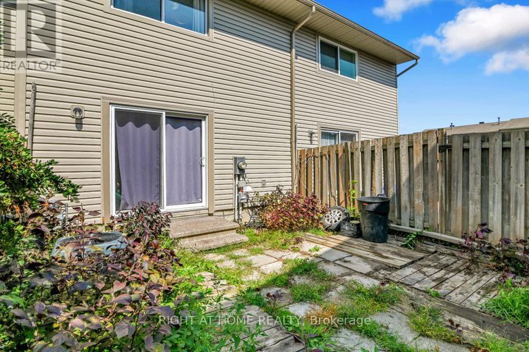28826395/1441-perez-crescent/carson-grove/ottawa/ontario/K1J8V3_21
