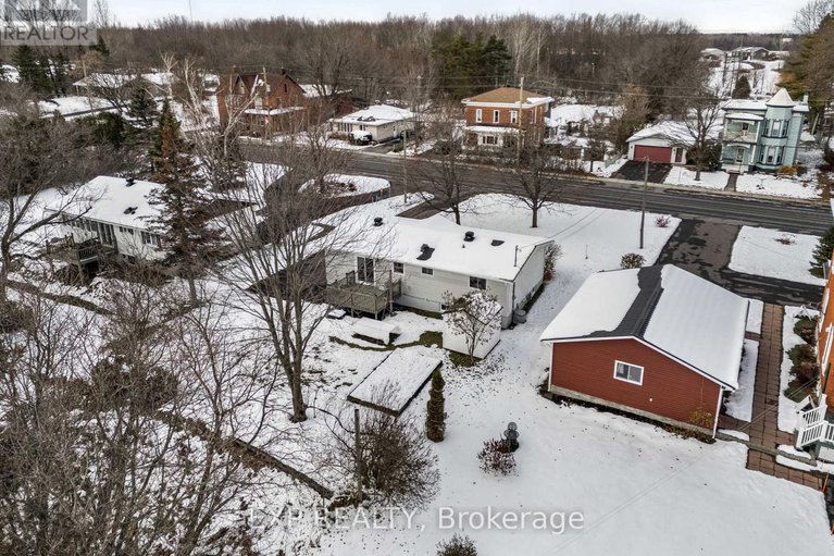 29139748/133-high-street/vankleek-hill/champlain/ontario/K0B1R0_34