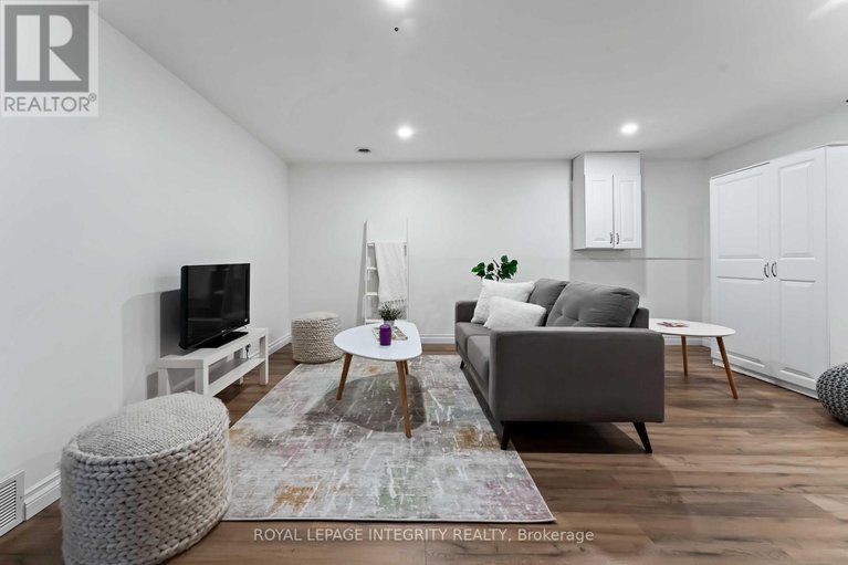 28688332/2044-wildflower-drive/queenswood-heights-south/ottawa/ontario/K1E3R5_24