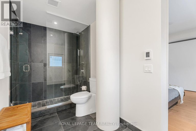 28408912/504-135-barrette-street/vanier/ottawa/ontario/K1L7Z9_29