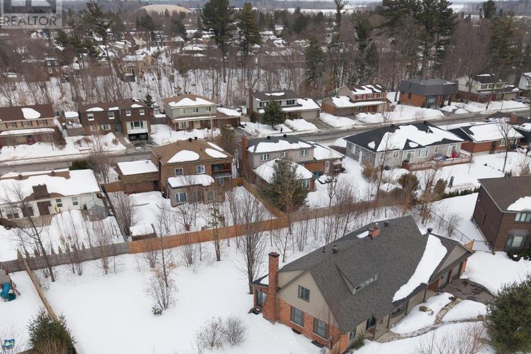 29430420/8-smugglers-court/arlington-woods/ottawa/ontario/K2H7Y7_46