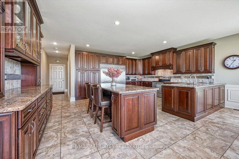 28568193/1530-creagan-court/cumberland-estates/ottawa/ontario/K4C0A5_16