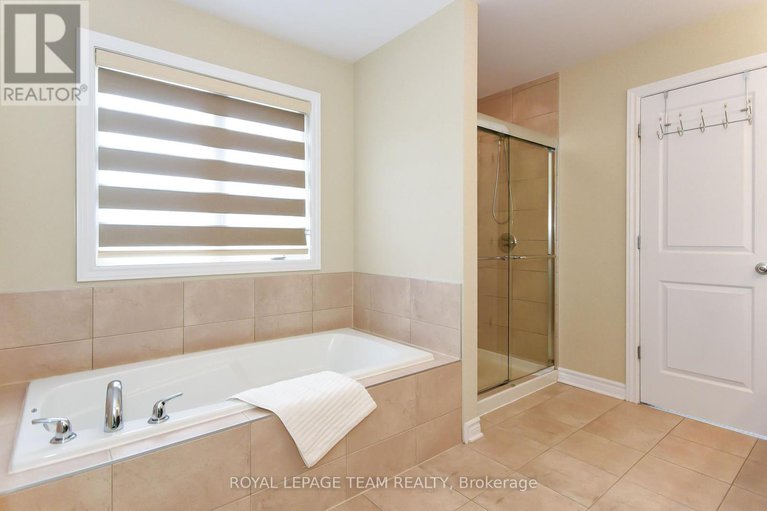 28510374/3519-woodroffe-avenue/strandherd/ottawa/ontario/K2G7A7_29